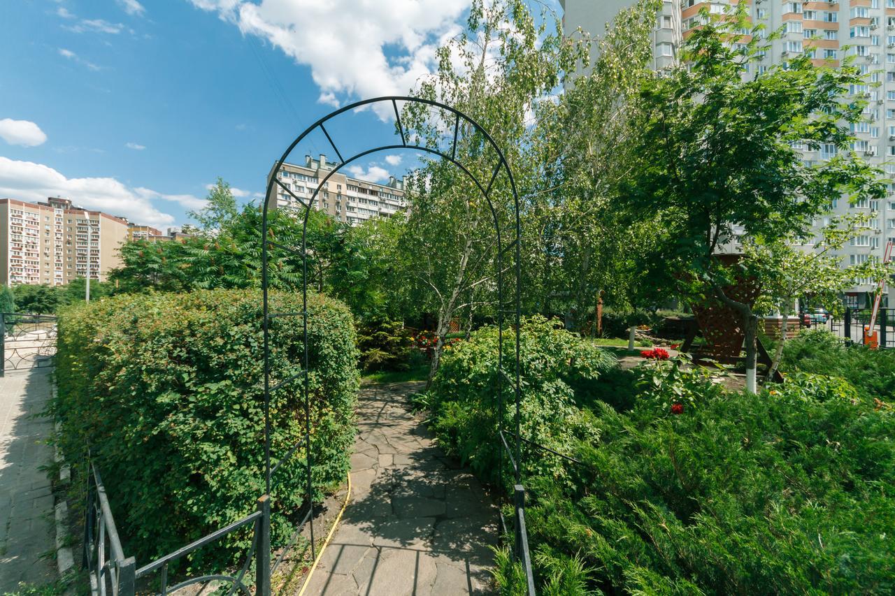Apartment Poznyaky-Bazhana Kyiv Exterior photo
